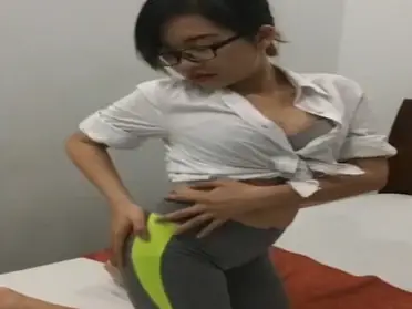 Cewek Kacamata Hot Seksi Ngentot Di Kamar Kost